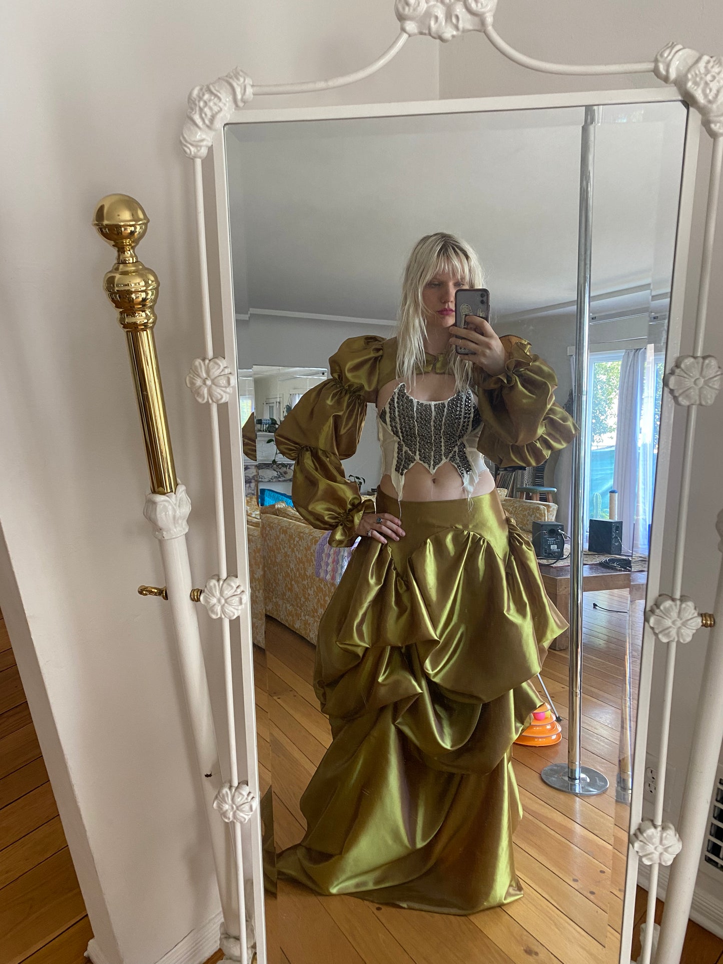 Magda Sleeves & Skirt Set